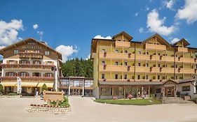 Caminetto Mountain Resort Lavarone Exterior photo