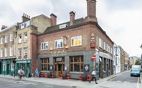 Publove @ The Rose & Crown Ostello Londra Exterior photo