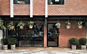 Stay Thapae Hostel Chiang Mai Exterior photo