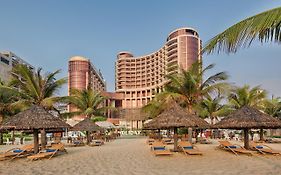 Holiday Beach Danang Hotel & Resort Exterior photo