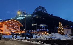 Park Hotel Mater Dei Pozza di Fassa Exterior photo