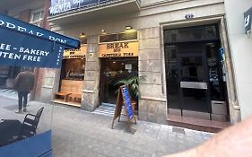 Break Bcn - Hostal & Coffeebar Barcellona Exterior photo
