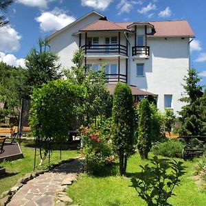 Hotel Smerekovyi Dvir Zhdeniievo Exterior photo