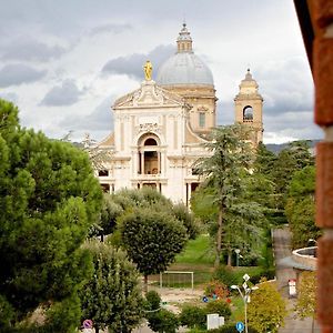 Hotel Donnini Assisi Exterior photo