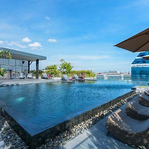 De Botan Srinakarin Hotel & Residence Bangkok Exterior photo