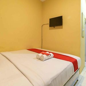 Hotel Reddoorz Syariah Near Jam Gadang Bukittinggi 2 Exterior photo