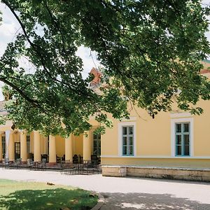 Hotel Fenyőharaszt Kastélyszálló Verseg Exterior photo