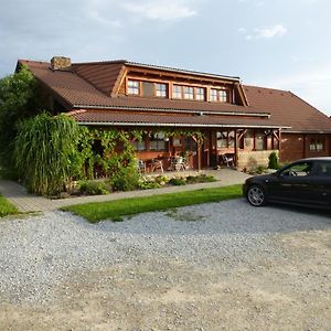 Hotel Restaurace Vráž Trhové Sviny Exterior photo