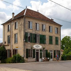 Le Voilà Bed and Breakfast Melay  Exterior photo