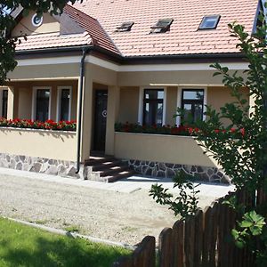 Hotel Pensiune AgroTuristica Horváth-Kert Borzont Exterior photo