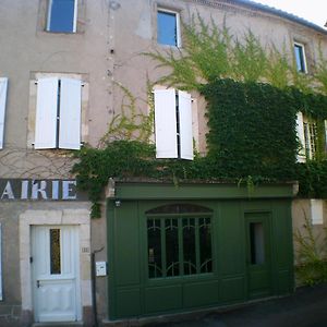 Ancien Cafe De La Mairie Bed and Breakfast Monesties Exterior photo