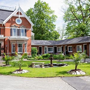 The Woodview Inn Gananoque Exterior photo