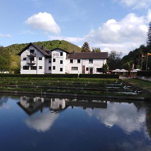 Hotel Zimmer Ohne Fruehstueck In Der Forellenzucht Burgen  Exterior photo