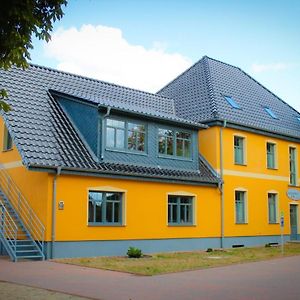 Hotel Gaestehaus Burgblick Neustadt-Glewe Exterior photo