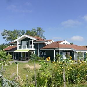 Entre Montagnes Et Lac Bed and Breakfast Armoy Exterior photo