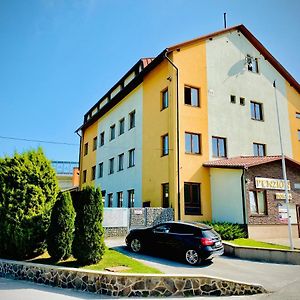 Hotel Penzion Domes Čadca Exterior photo