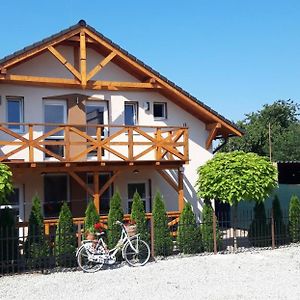 Hotel Flower Bike Štúrovo Exterior photo