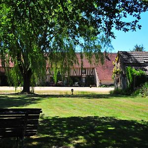 Les Guenins Bed and Breakfast Gien Exterior photo