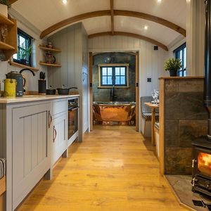 Appartamento Monkwood Shepherds Hut - Ockeridge Rural Retreats Worcester Exterior photo