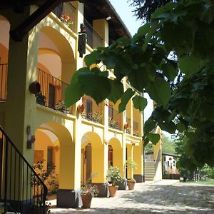 Hotel Equin'Ozio Castellamonte Exterior photo