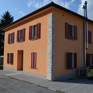 Hotel Casa Yoghi Cadenazzo Exterior photo