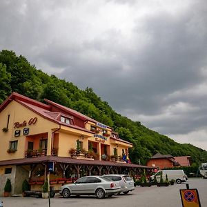 Hotel Pensiune Restaurant Route60 Ciucea Exterior photo