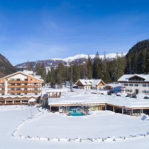 Hotel Dolomitenhof & Chalet Alte Post Sexten Exterior photo