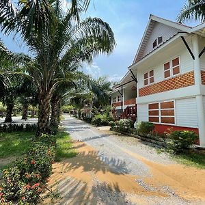 Hotel Golden Sword With Boat Kanchanaburi Exterior photo