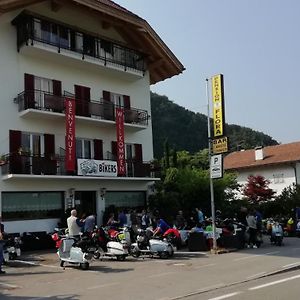 Hotel Gasthaus Pension Flora Ora / Auer Exterior photo