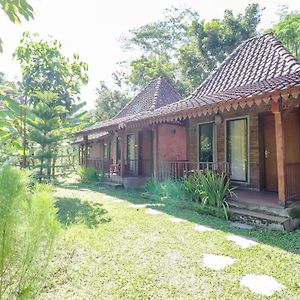 Hotel Balkondes Kenalan Magelang Exterior photo