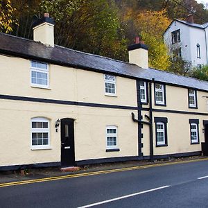 Minafon Villa Llangollen Exterior photo