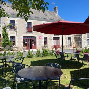 Hotel Logis Auberge De Crissay Exterior photo