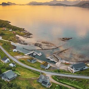 Hotel Laukvik Senja Botnhamn Exterior photo