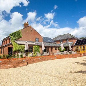 Hotel The Three Lions Fordingbridge Exterior photo