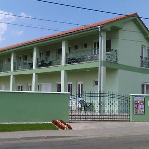 Hotel Privát Sulamit Podhájska Exterior photo