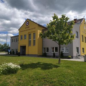 Hotel Centrum pro vzdělávání a kulturu Novy Oldrichov Exterior photo