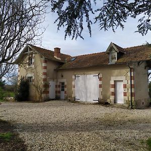 PETIT SAINT HUBERT 1 à 4 PERSONNES Bed and Breakfast Velles  Exterior photo