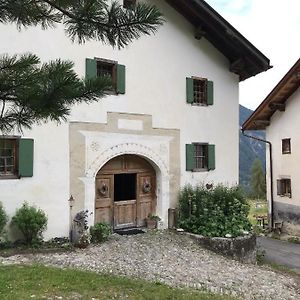 Buendnerbauernhaus Von 1691 Villa Stugl Exterior photo