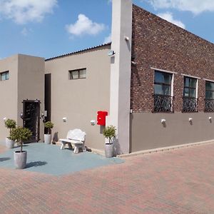 X Inn Kempton Park Exterior photo