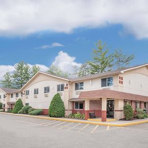 Hotel Super 8 By Wyndham Queensbury Glens Falls Exterior photo