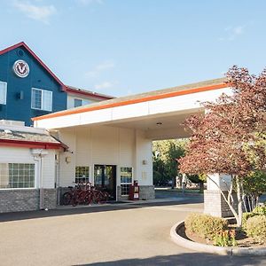 Red Lion Inn & Suites Mcminnville Exterior photo