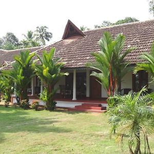 Kovilakam Lakeside Villa Alappuzha Exterior photo