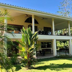 Sol Y Sombra Bed and Breakfast Bocas del Toro Exterior photo