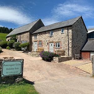 The Nook At Pentregaer Ucha, With Tennis Court & Lake. Villa Oswestry Exterior photo