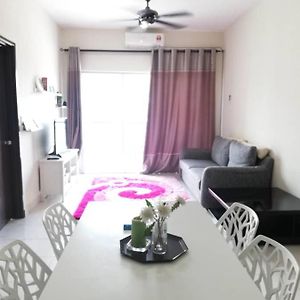 Appartamento di 80 m² con 3 camera Bandar Puncak Alam Exterior photo