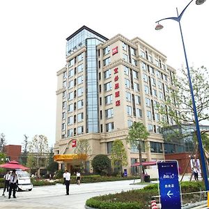 Ibis Wenjiang Floraland Hotel Exterior photo