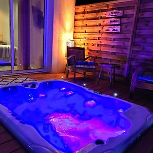 Magnifique petite villa avec jacuzzi l'attrape rêve Les Plantiers Exterior photo