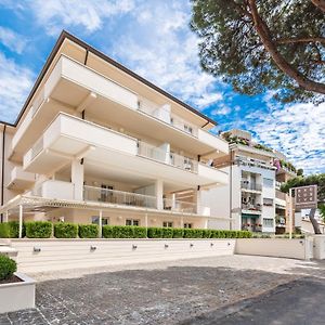 Hotel & Residence Exclusive Marina Di Carrara Exterior photo