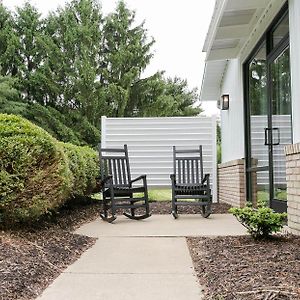 Farmhouse Suites By Amish Country Lodging Millersburg Exterior photo