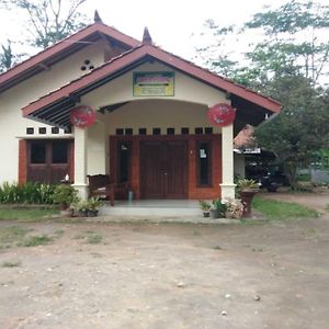 Hotel Balkondes Griya Perpil Magelang Exterior photo